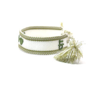 Handgearbeitetes Webarmband aus CANVAS  Baumwolle mit dem Statement Bazi weißes Band mit schlammgrüner Schrift und einem Herzen